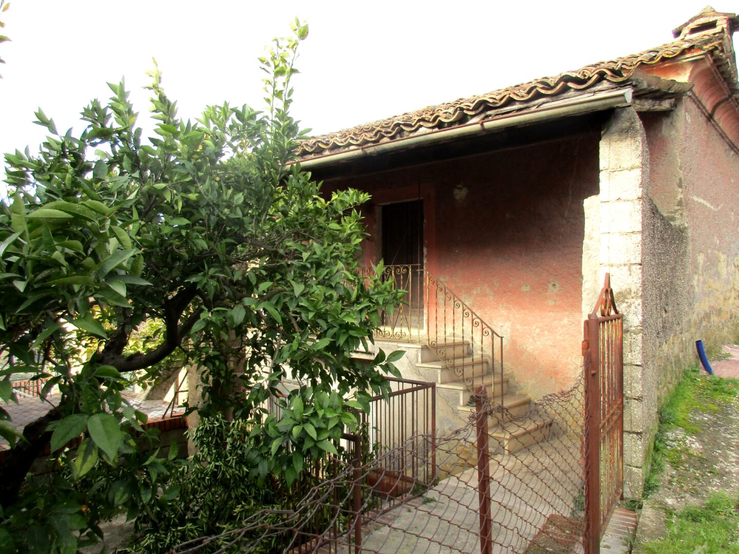 CASA INDIPENDENTE DA RISTRUTTURARE